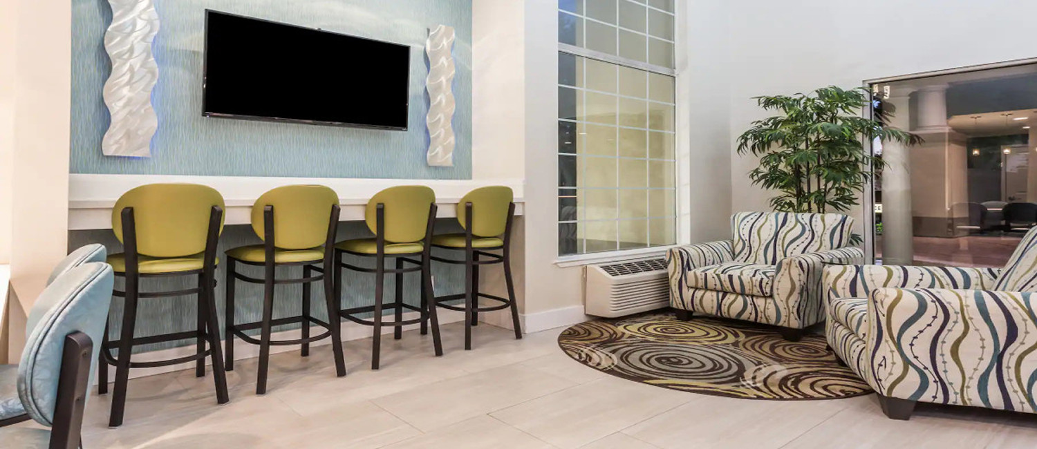 GUESTS OF Signature Inn Mountain View ENJOY A HOST OF ON-SITE AMENITIES AND GUEST SERVICES